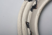 Load image into Gallery viewer, White round frame in stoneware Limoges porcelain and red clay