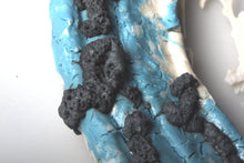 Load image into Gallery viewer, Round frame in blue & white stoneware limoges porcelain and melted steel