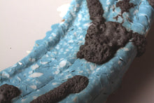 Load image into Gallery viewer, Round frame in blue & white stoneware limoges porcelain and melted steel