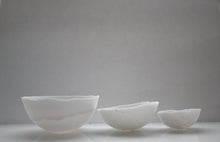 Load image into Gallery viewer, Set of 3 English fine bone china nesting stoneware bowls