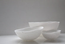 Load image into Gallery viewer, Set of 3 English fine bone china nesting stoneware bowls