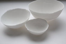 Load image into Gallery viewer, Set of 3 English fine bone china nesting stoneware bowls