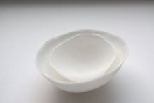 Load image into Gallery viewer, Set of 2 English fine bone china nesting stoneware bowls