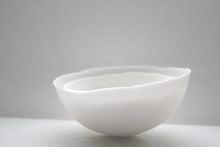 Load image into Gallery viewer, Set of 2 English fine bone china nesting stoneware bowls