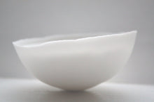 Load image into Gallery viewer, Set of 2 English fine bone china nesting stoneware bowls