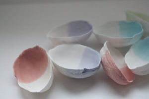 Walnut shells from stoneware English fine bone china in 4 pastel colours