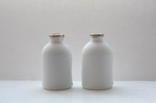 Load image into Gallery viewer, English fine bone china small bottle with gold rims - bud vase